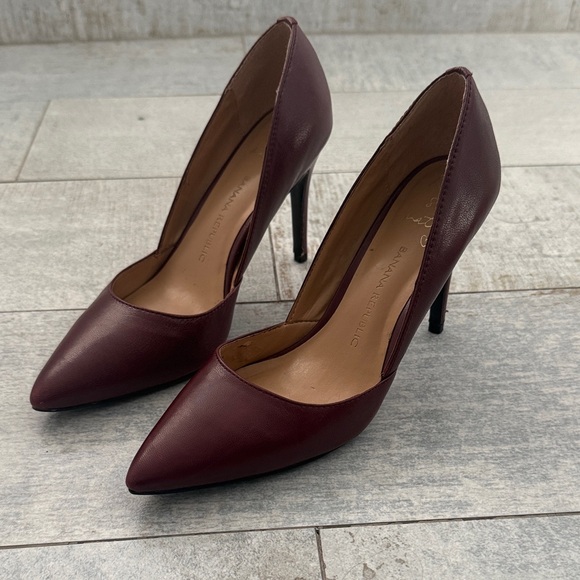 Banana Republic Shoes - Banana Republic Burgundy Heels